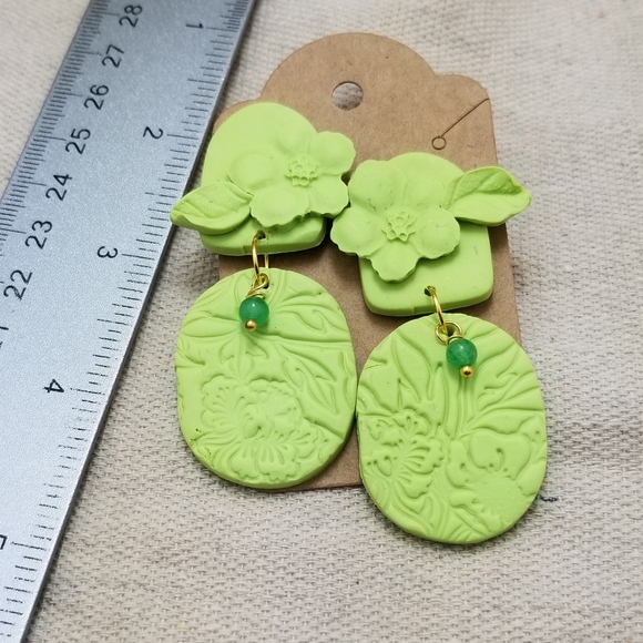 Handcrafted polymer clay drop earrings - Picture 3 of 3